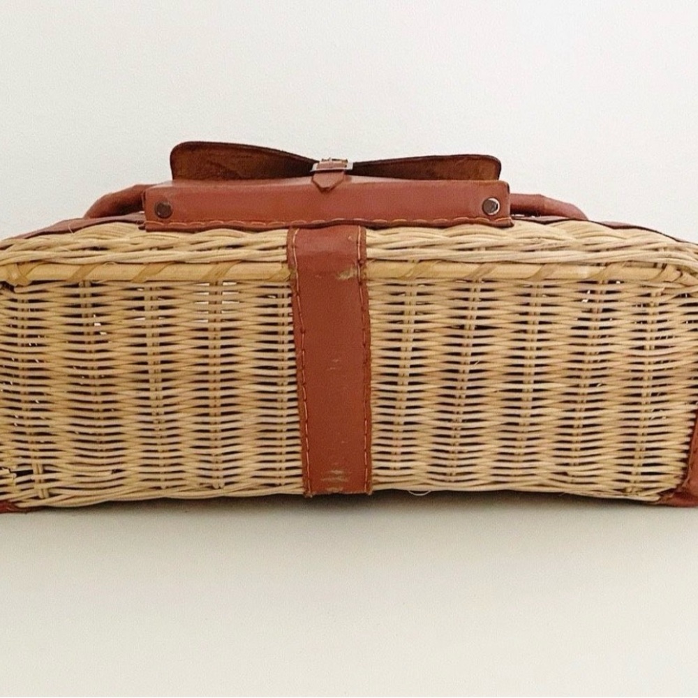 Vintage Wicker and Leather Fishing Creel Basket - Picture 7 of 8